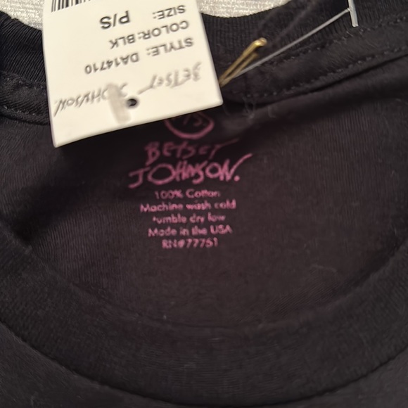 Vintage Hard to Find Betsey Johnson Hearts and Guns Tee - Picture 2 of 5